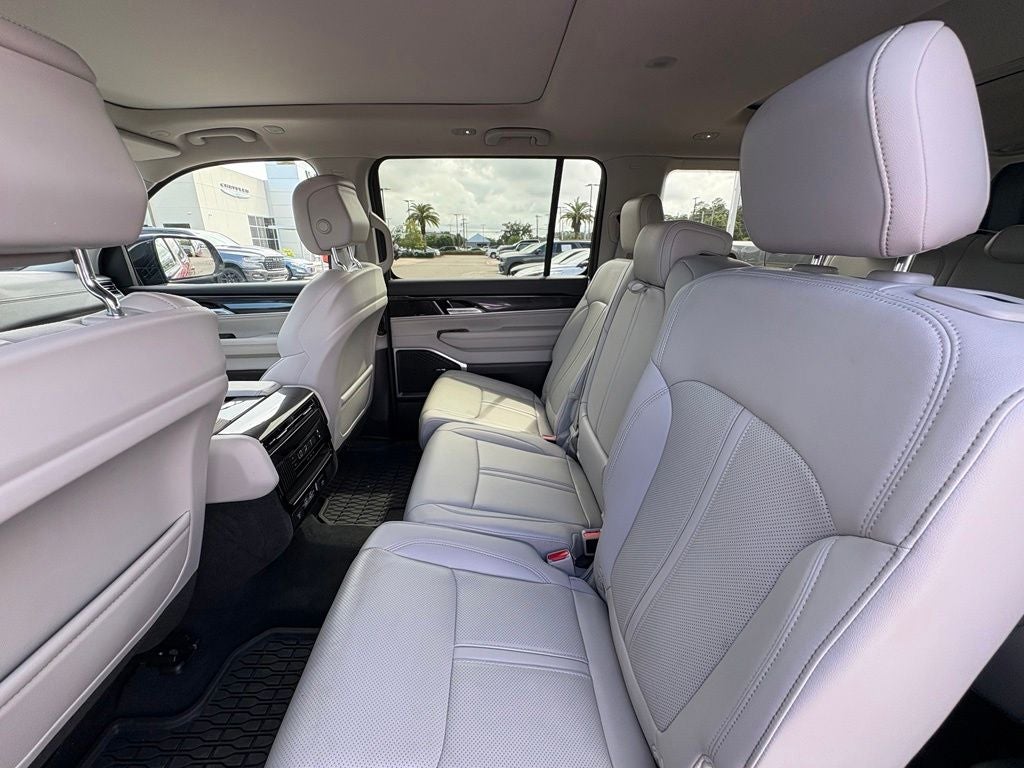 2024 Jeep Wagoneer Base