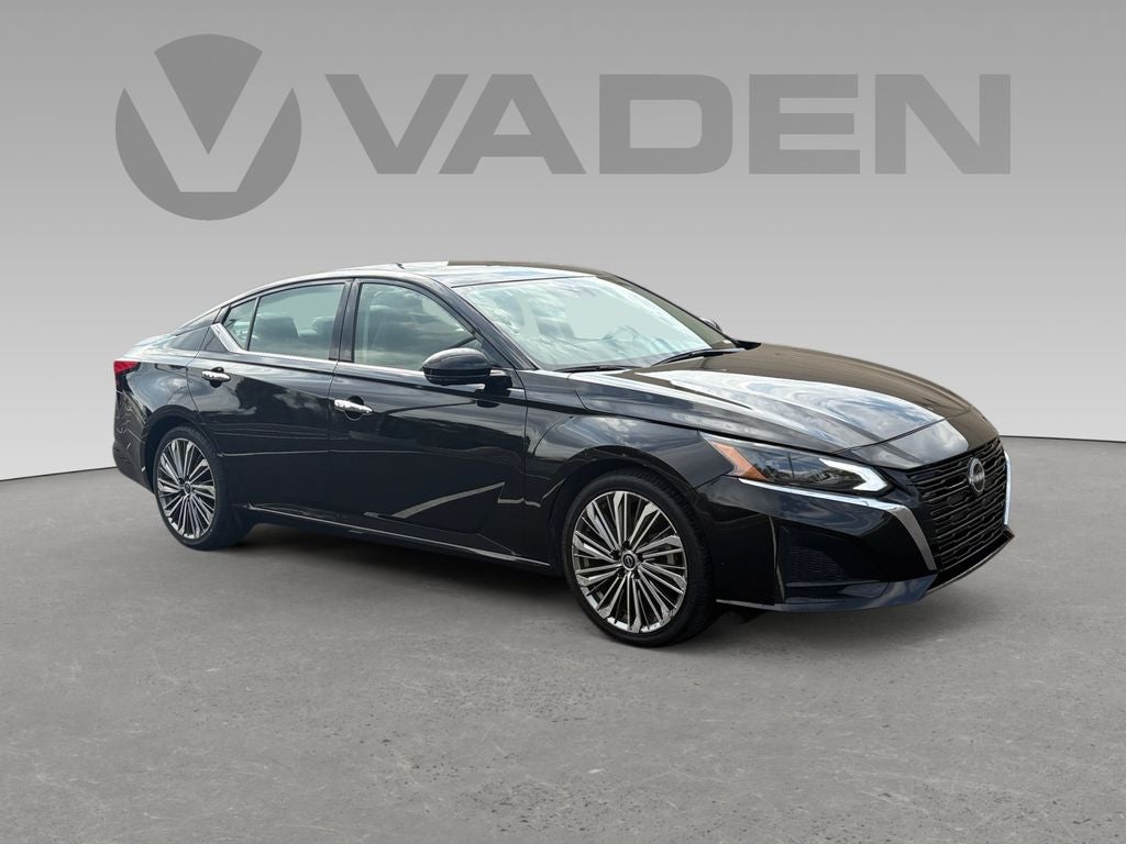 2023 Nissan Altima SL FWD