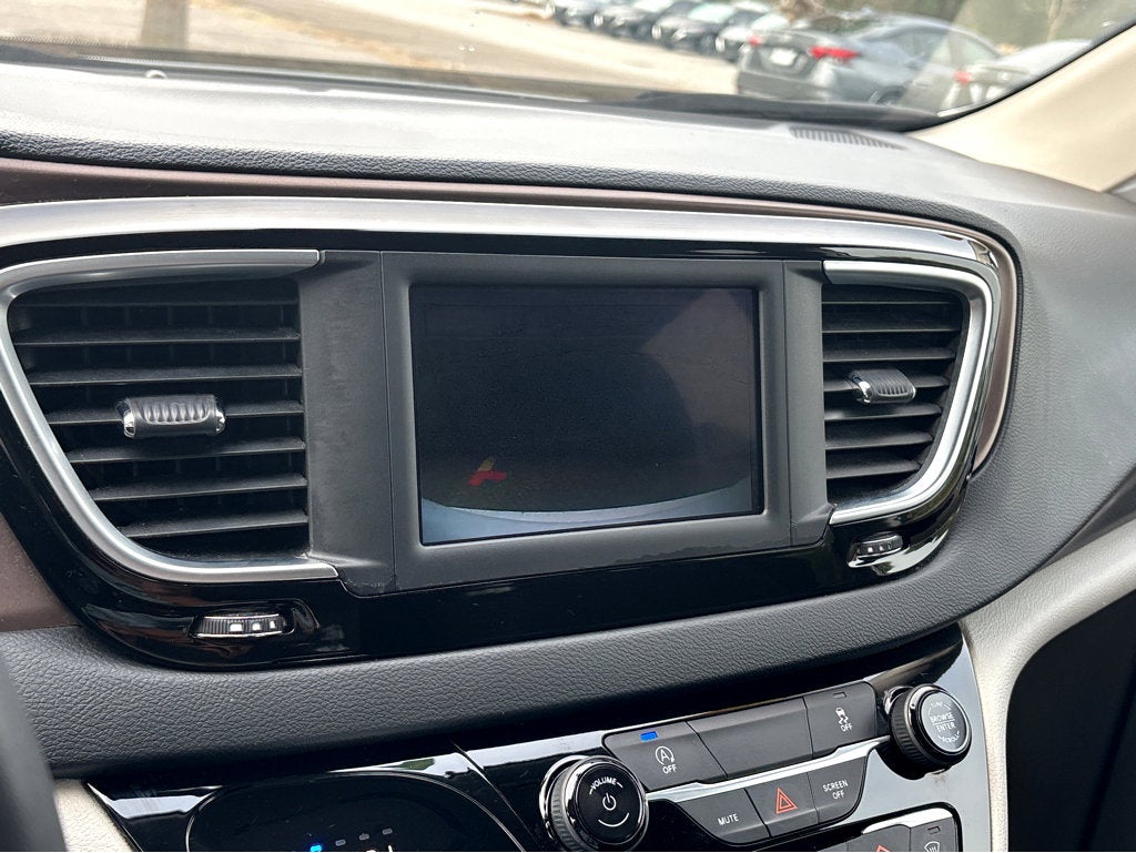 2022 Chrysler Voyager LX