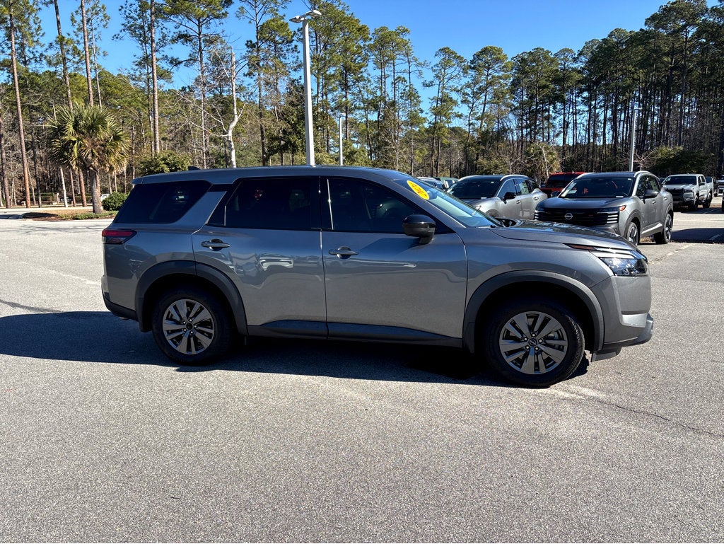 2024 Nissan Pathfinder S