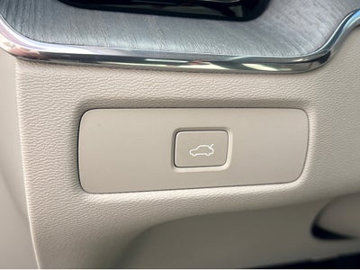 2023 Volvo XC60 Ultimate Bright Theme