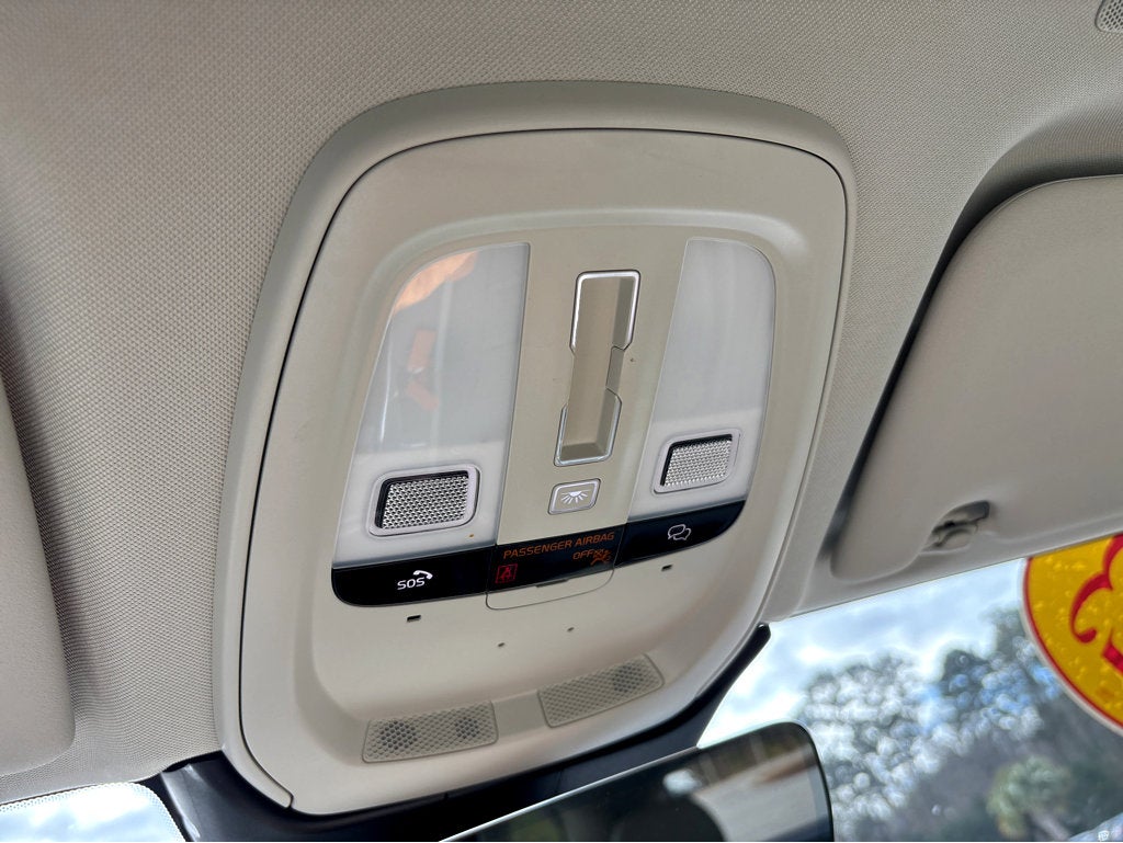 2023 Volvo XC60 Ultimate Bright Theme