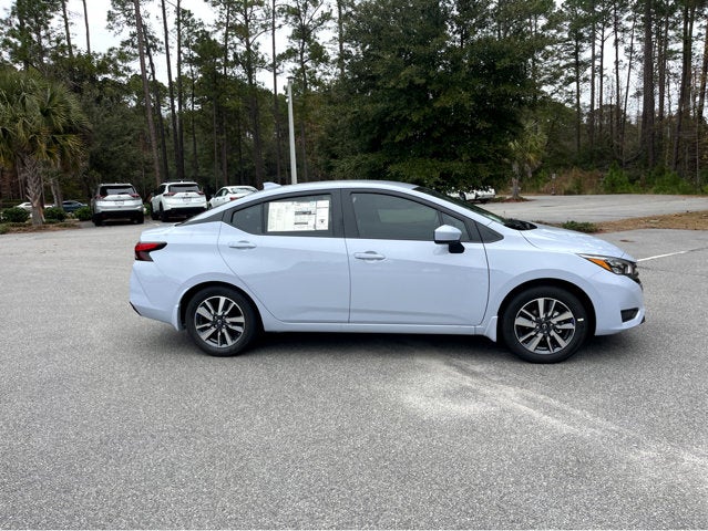2025 Nissan Versa SR
