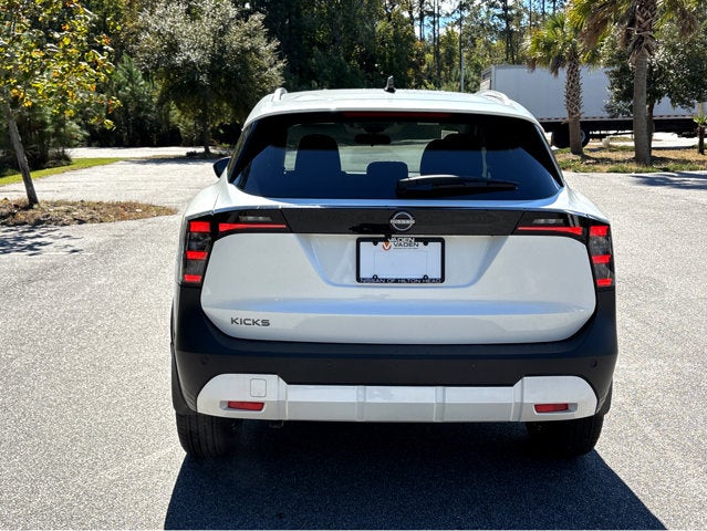 2026 Nissan Kicks SV
