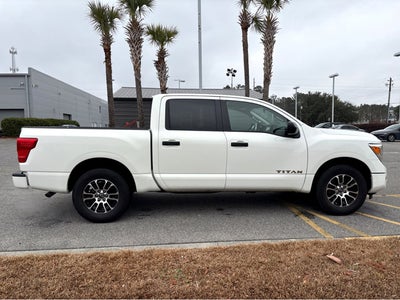 2023 Nissan Titan SV