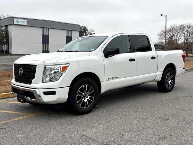 2023 Nissan Titan SV