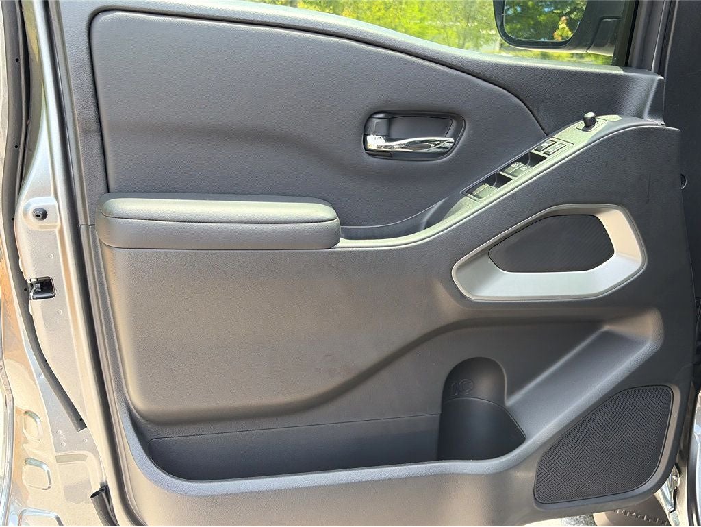 2027 Nissan Frontier SV
