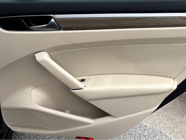 2018 Volkswagen Passat 2.0T SE w/Technology