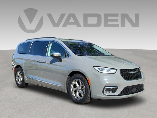2023 Chrysler Pacifica Limited's photo