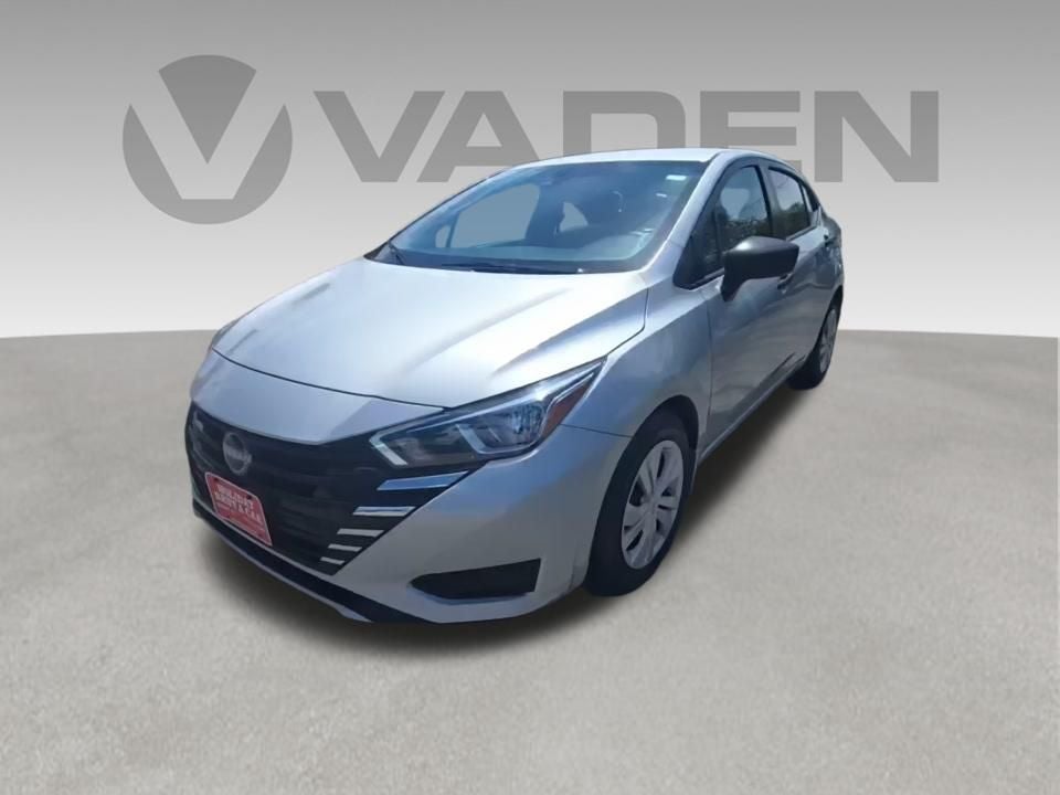 2023 Nissan Versa 1.6 S CVT's photo