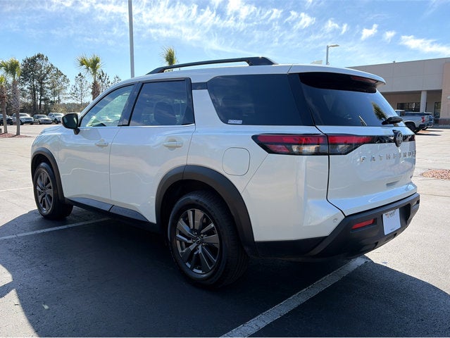 2024 Nissan Pathfinder SV