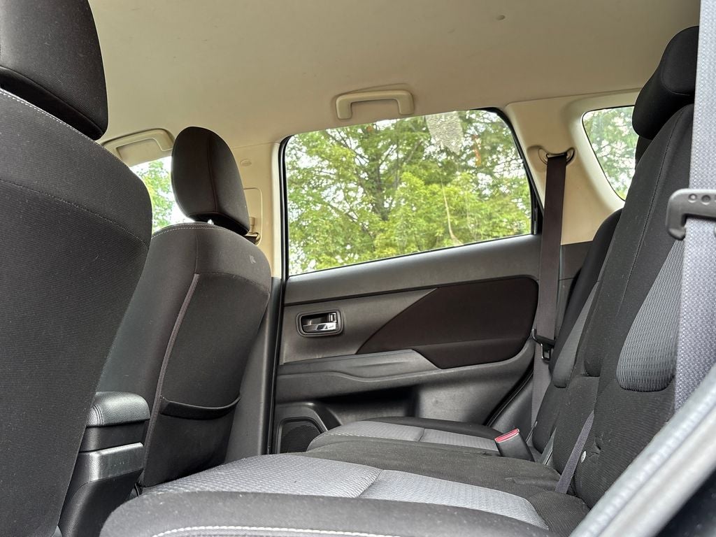 2016 Mitsubishi Outlander ES