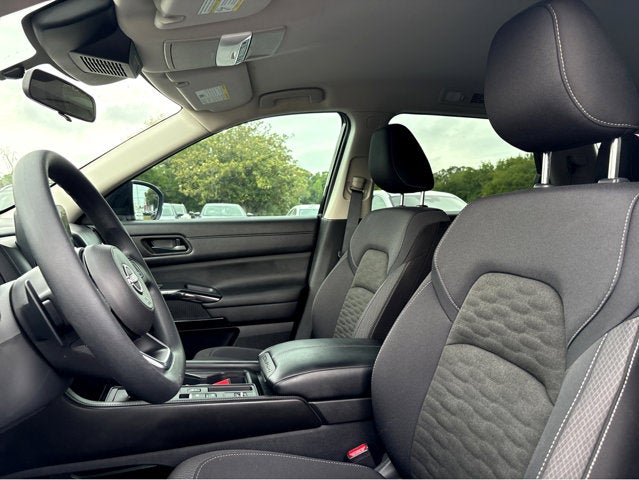 2025 Nissan Pathfinder S