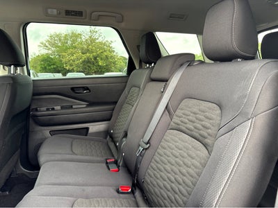 2025 Nissan Pathfinder S