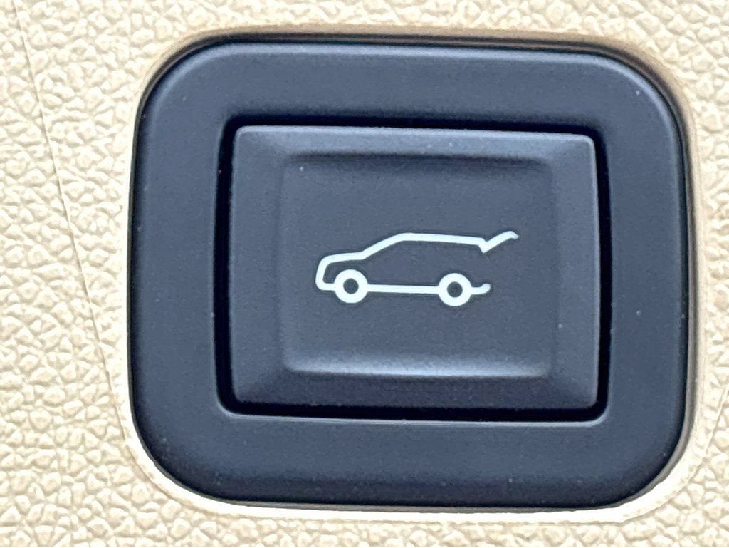 2023 Cadillac Escalade 4WD Premium Luxury