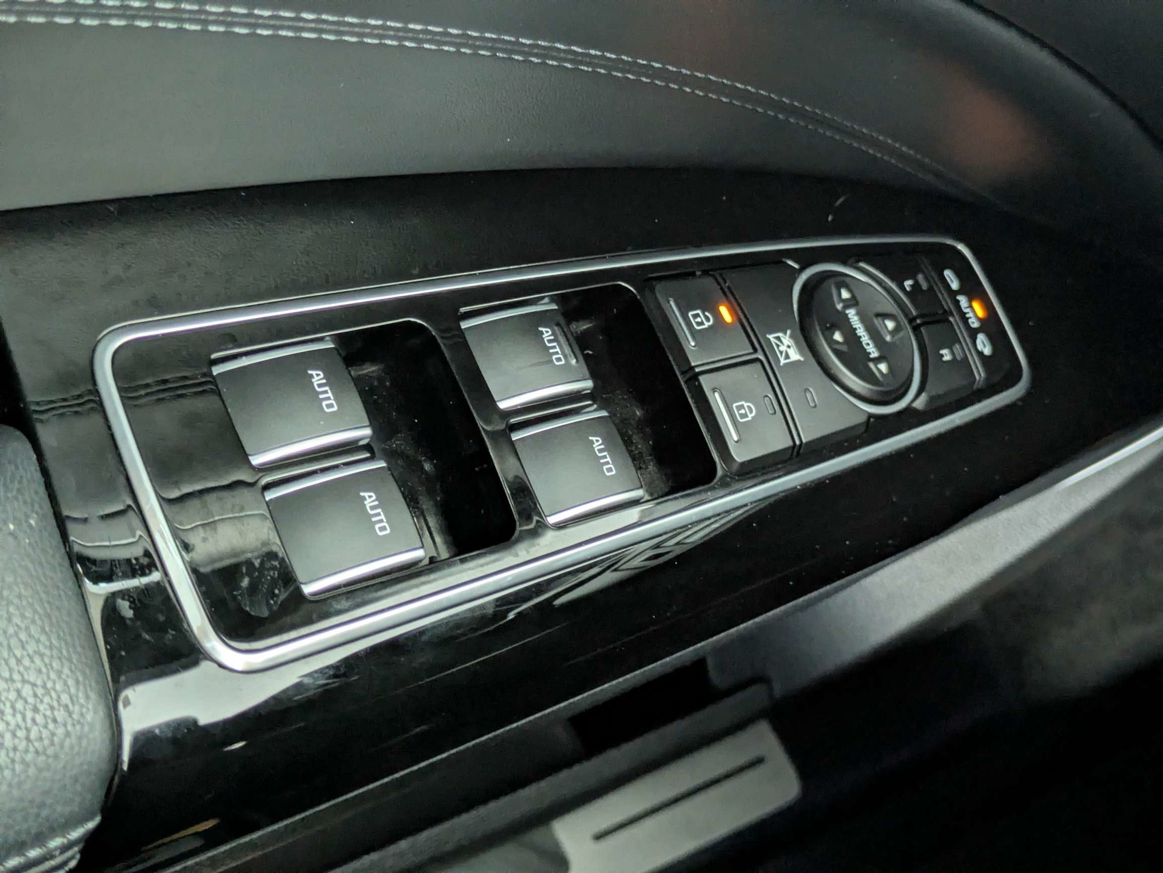 2017 Kia K900 Premium