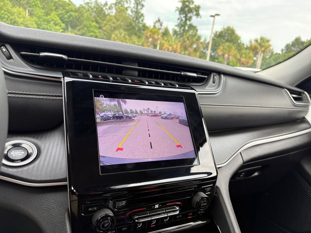 2023 Jeep Grand Cherokee Laredo 4x4
