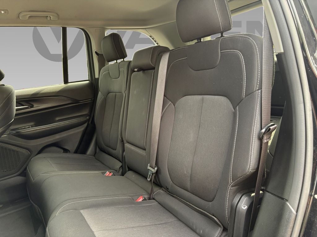 2023 Jeep Grand Cherokee Laredo 4x4