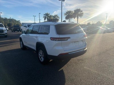 2023 Jeep Grand Cherokee L Laredo 4x2