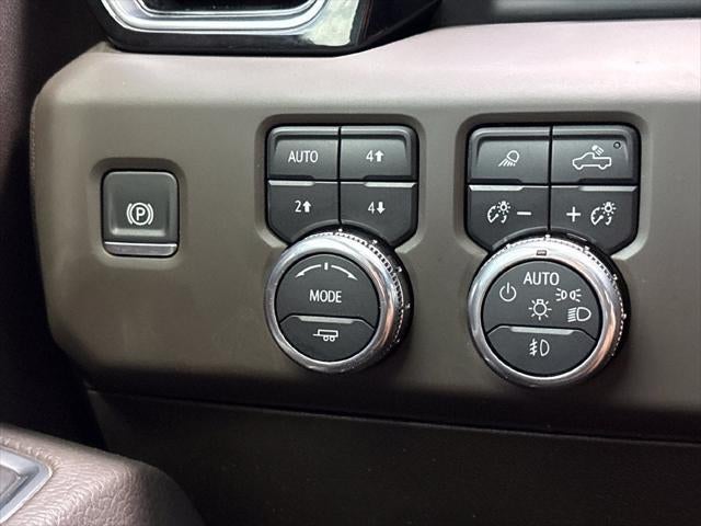 2025 GMC Sierra 3500HD 4WD Crew Cab Standard Bed Denali
