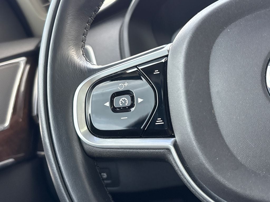 2019 Volvo XC90 T6 Momentum