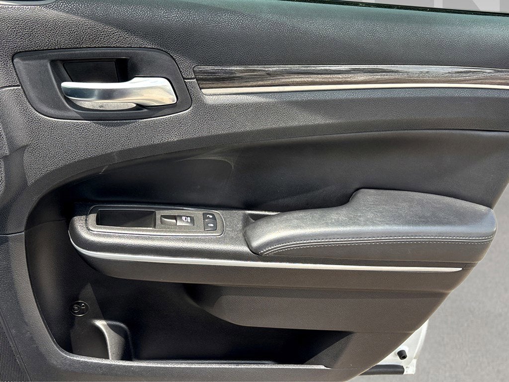 2021 Chrysler 300 Touring