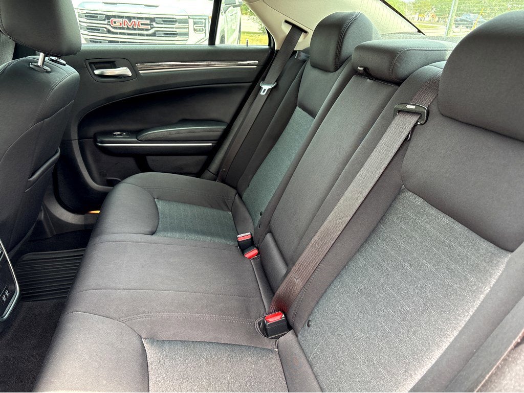 2021 Chrysler 300 Touring