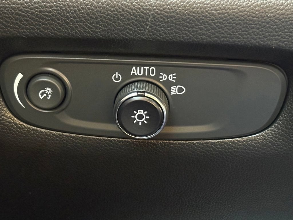 2022 Chevrolet Traverse Base