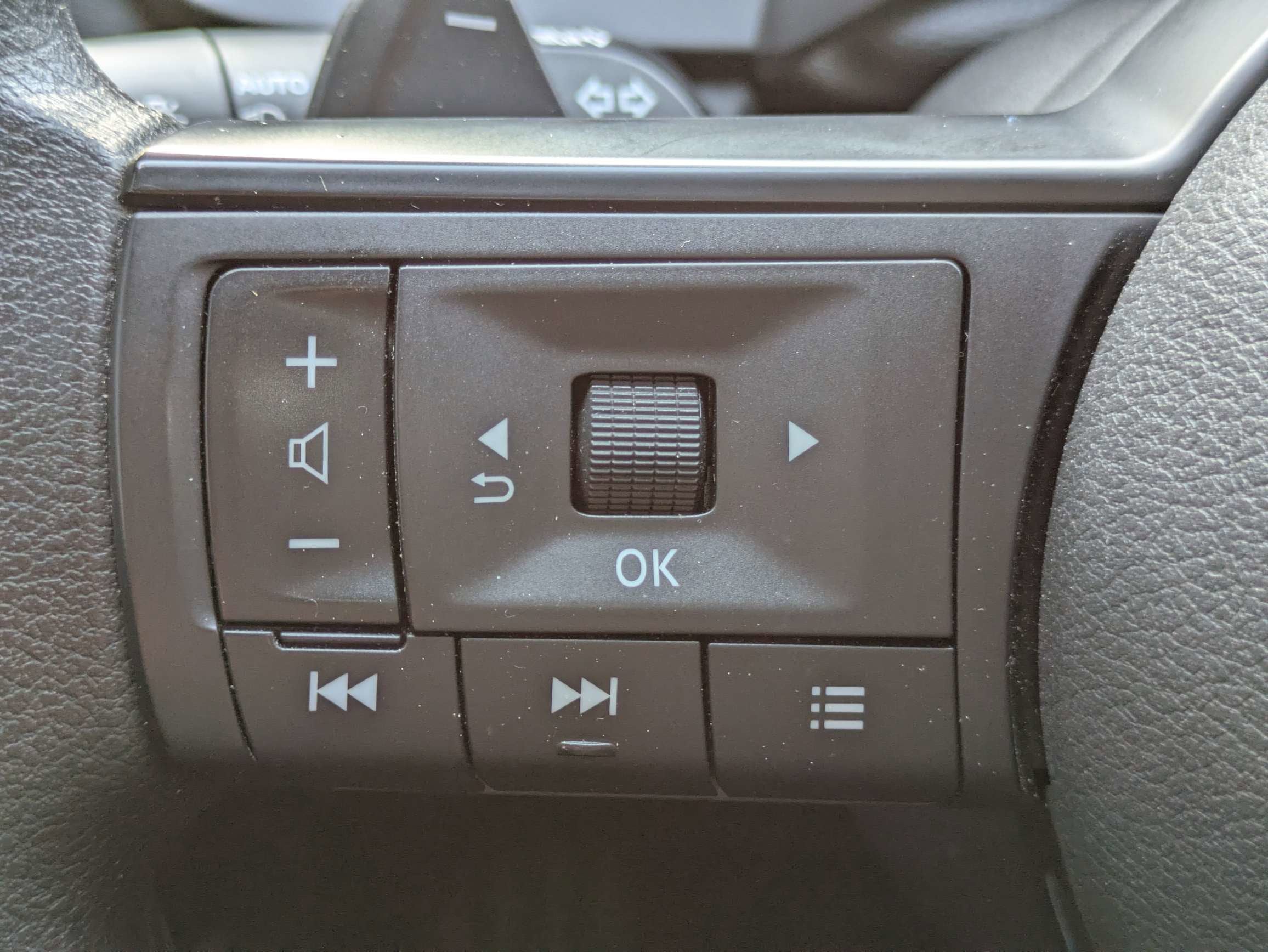 2024 Nissan Pathfinder S 4WD