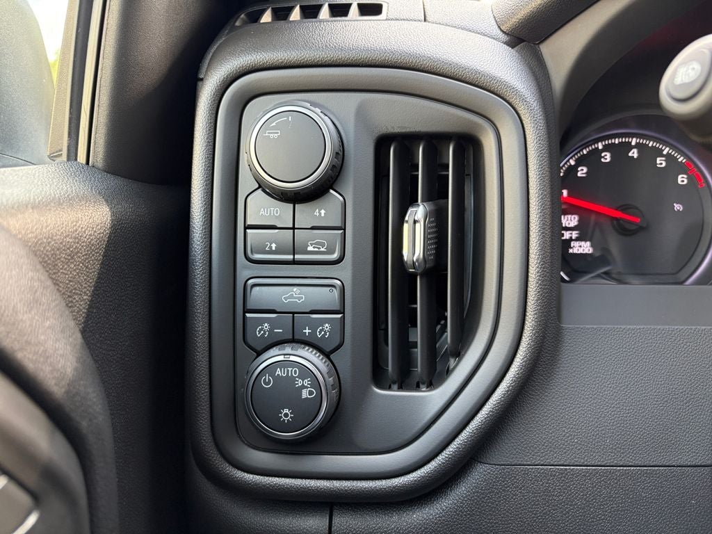 2025 Chevrolet Silverado 1500 Custom