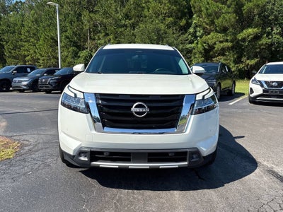 2022 Nissan Pathfinder SL