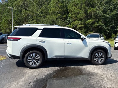 2022 Nissan Pathfinder SL