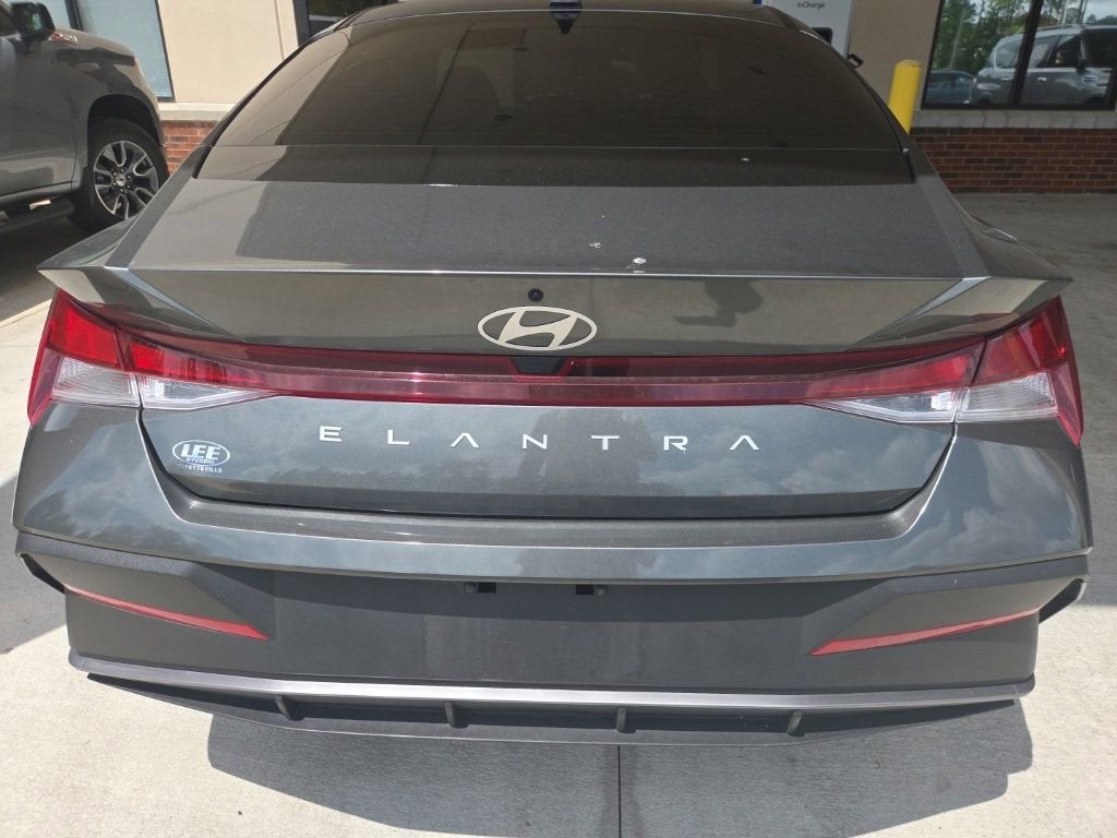 2025 Hyundai Elantra SE